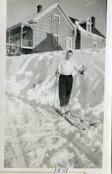 Bernadette Métivier en ski à Saint-Damien en 1941