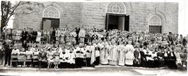 Ordination ou première messe de Marius Lessard, fils de Delphine Provencal à East Broughton en Beauce. Église construite par Elzéar et Alyre Métivier. Louis Métivier a travaillé là en 1906 et a rencontré Adélia Provencal et se sont mariés le 17 juin 1907