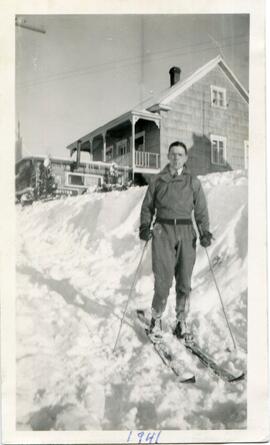 Joachim Thibault en ski à Saint-Damien en 1941