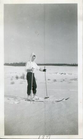 Bernadette Métivier en ski en 1941