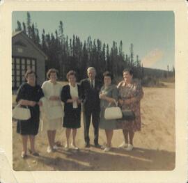 La famille Napoléon Loubier Voyage à Chicoutimi 11 juin 1967 (Droite à gauche : Mary, Germaine Pépin, Placide, Rose-Aimée, Marie-Ange et Joséphine)